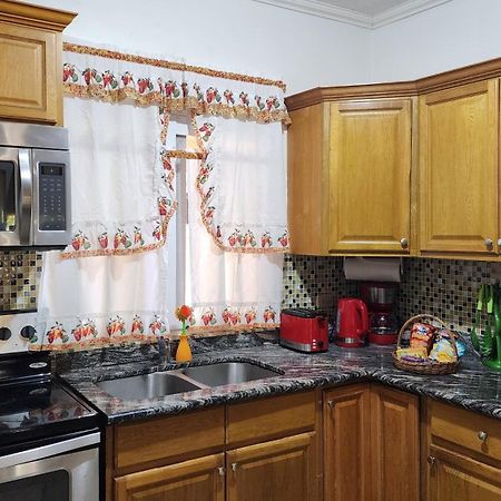 Central Upscale New Kingston Apt With Pool Экстерьер фото